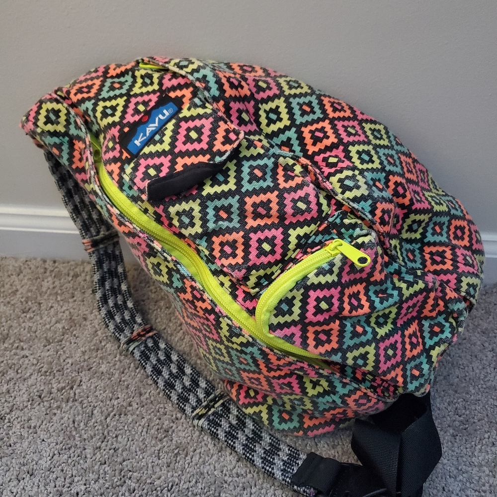 Kavu 80s Style Multicolor Patterned Rope Bag Backpack - Picture 4 of 9